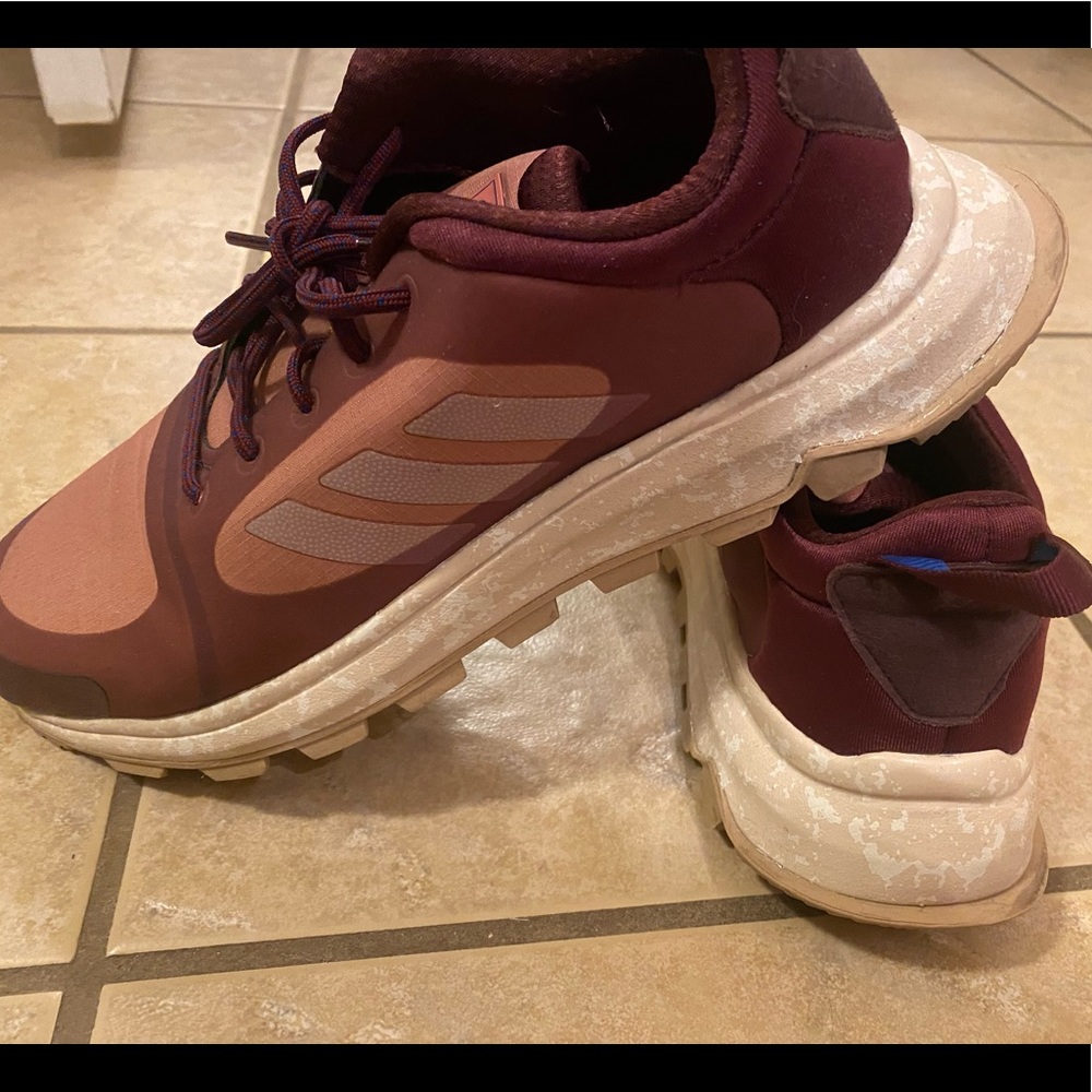 CLoudfoam comfort Adidas shoes woman 8.5, fit like 9. Worn once. Maroon color